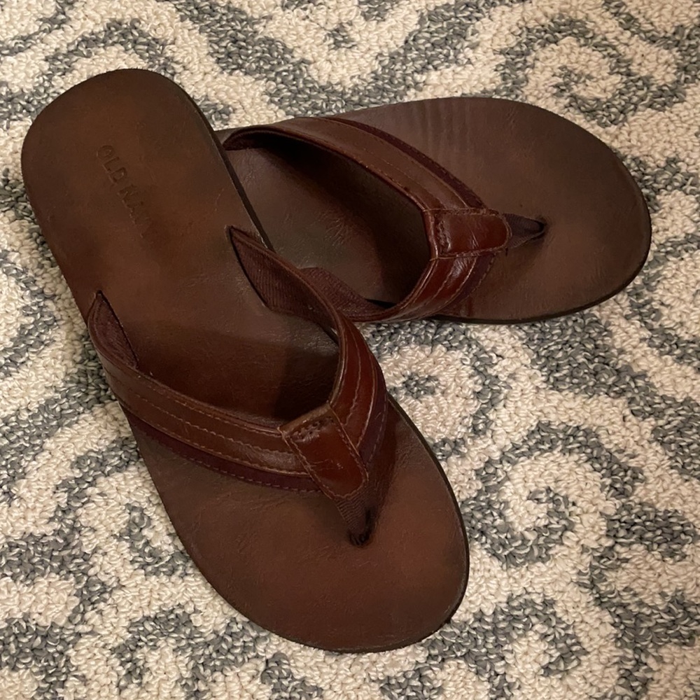 OLD NAVY BOYS FLIP FLOPS.